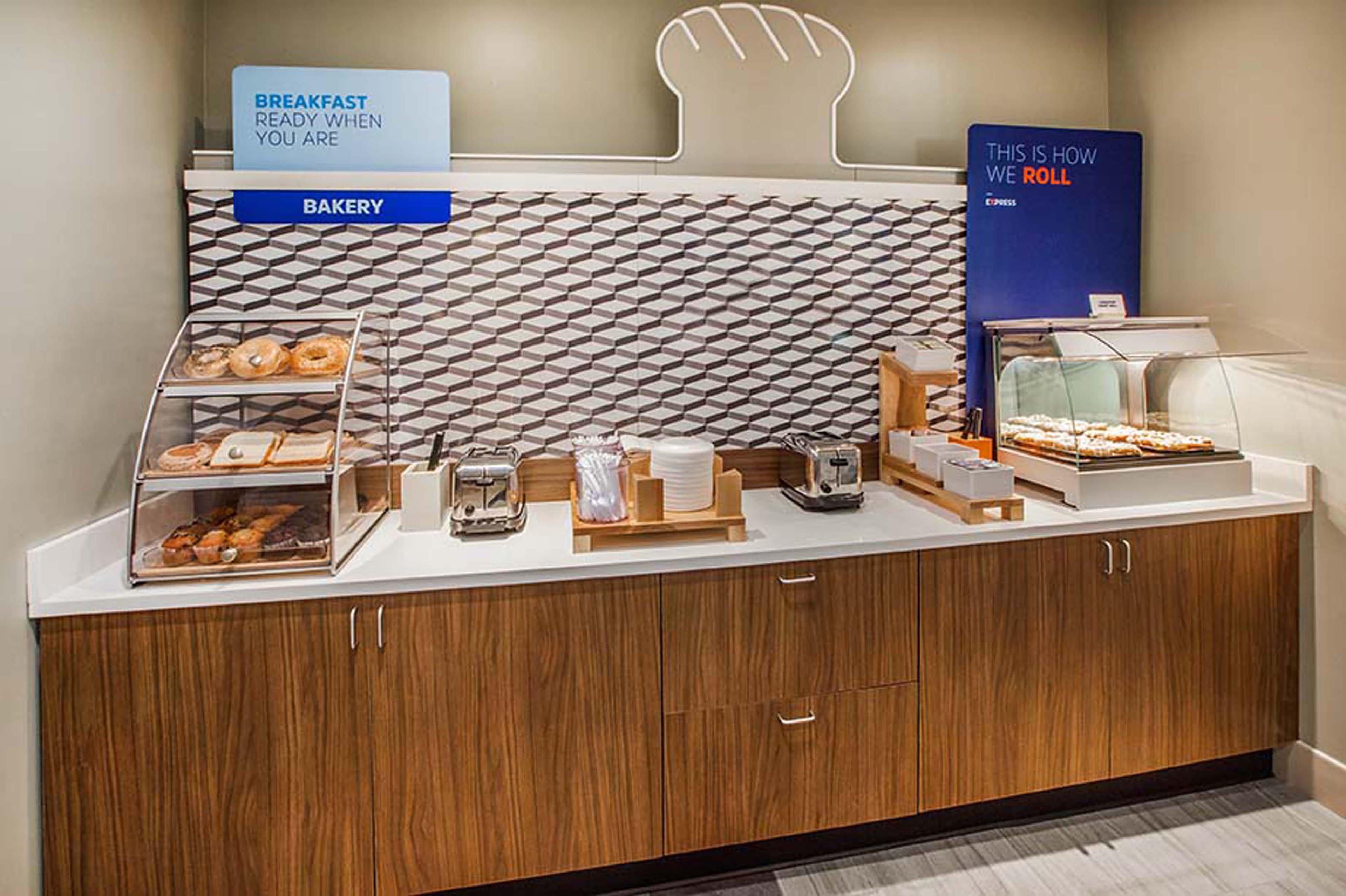 Holiday Inn Express & Suites Eureka By Ihg Esterno foto
